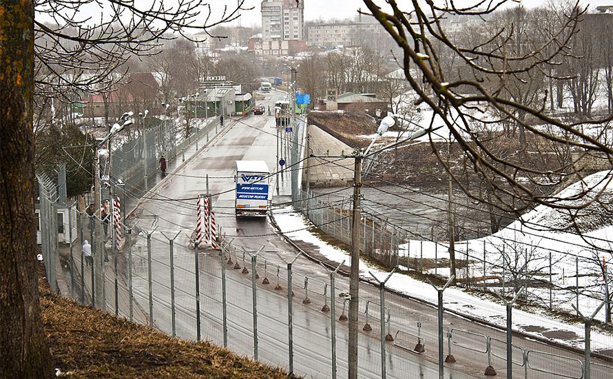 Mats Fält: Att bo granne med ondskan