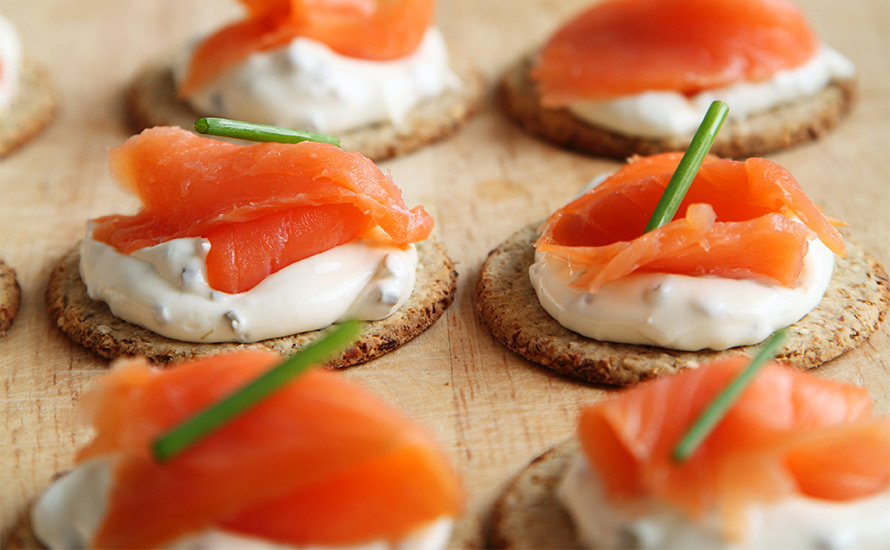 Amanda Wollstad: Diplomatins oglamorösa baksida