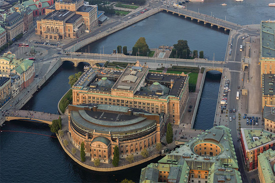 I valet mellan Vänsterpartiet och Sverigedemokraterna