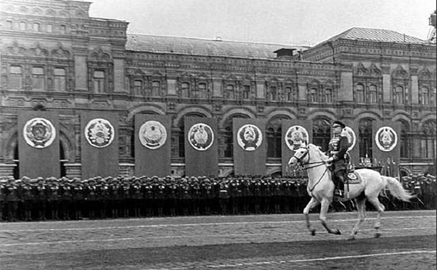 Edward Hamilton: Putins maktspel med historien lämnar ett sargat skal Edward Hamilton: Putins maktspel med historien lämnar ett sargat skal